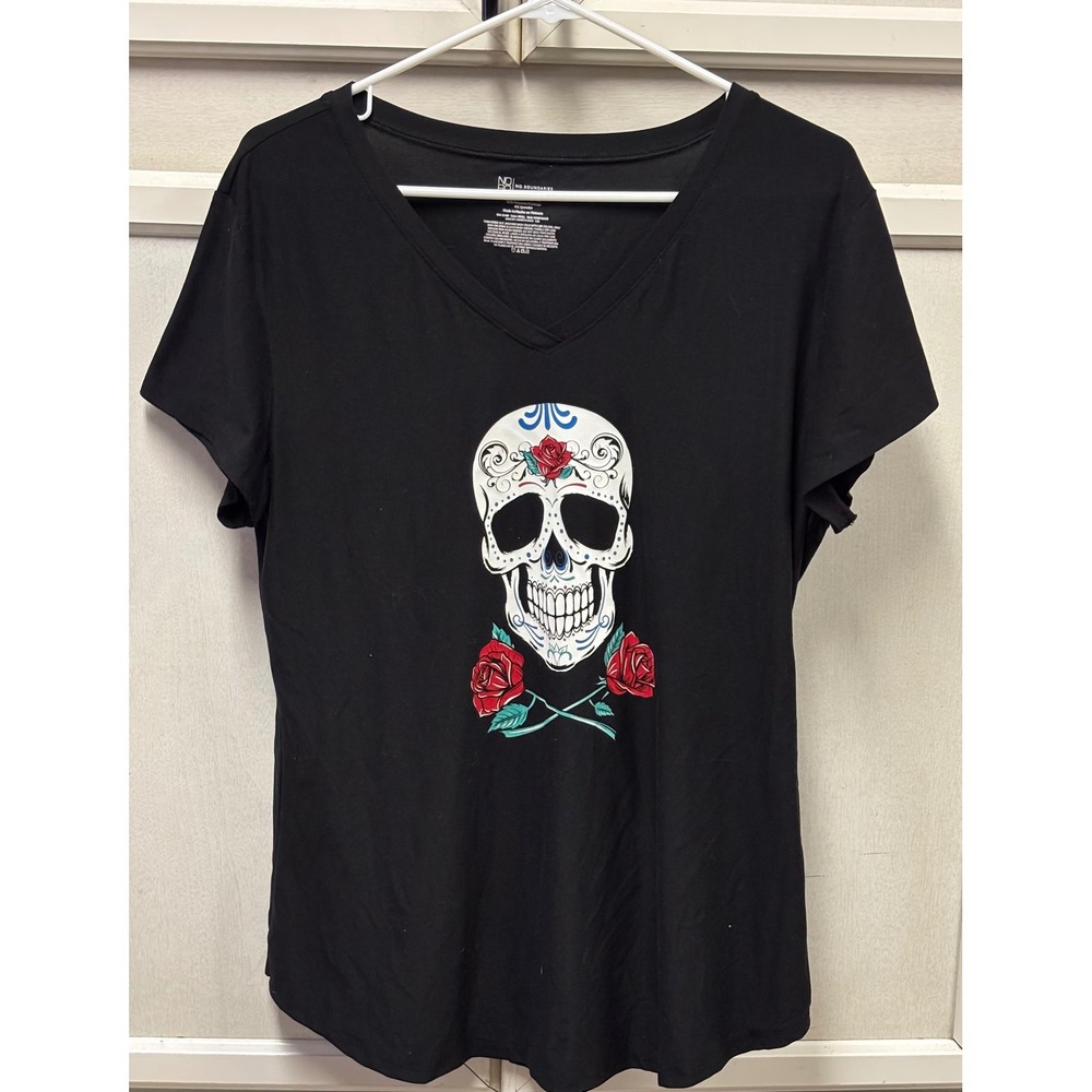 Dia de los Muertos Sugar Skull Roses Graphic T-Shirt Halloween Costume